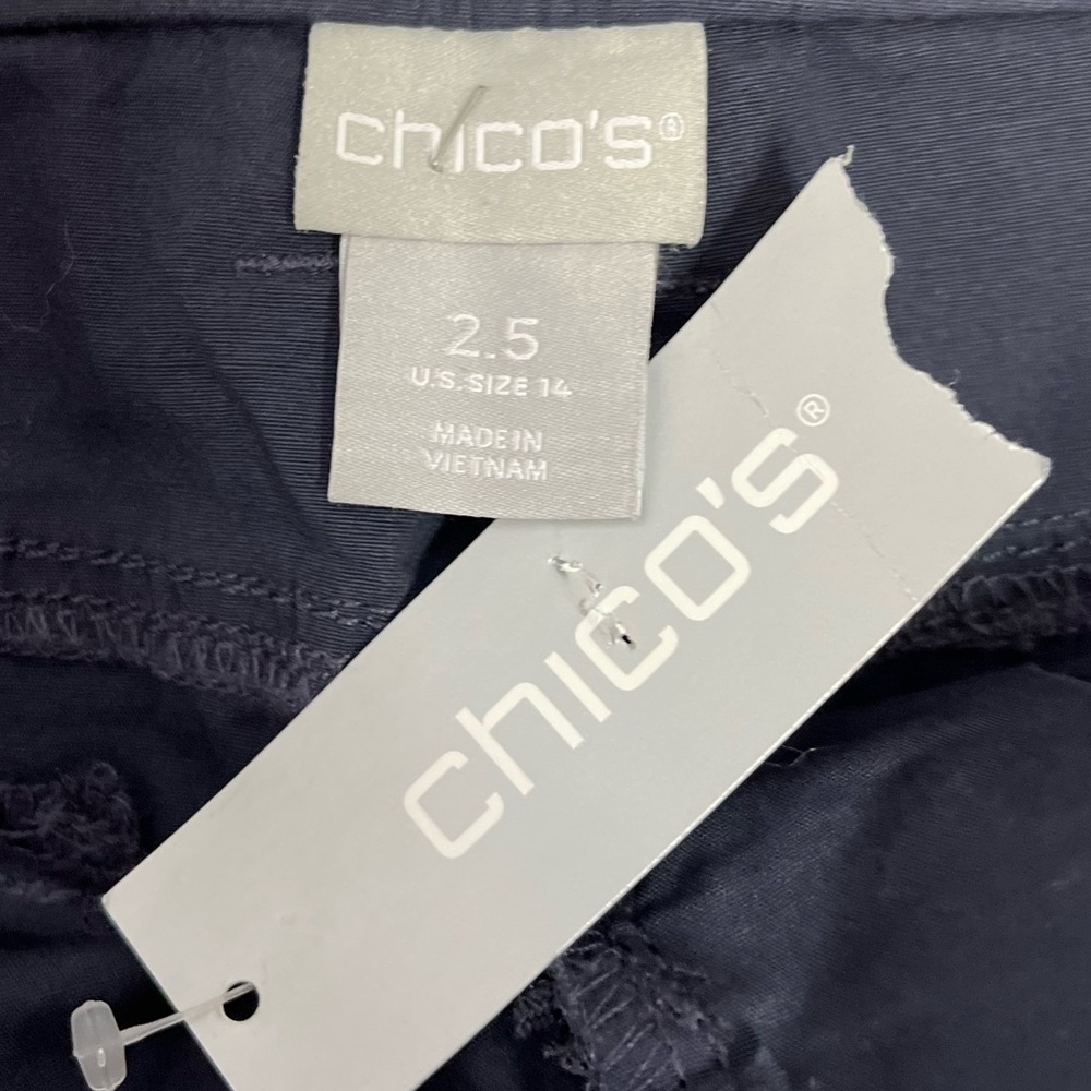 Chicos Navy Casual Blue Poplin Shorts Size 14 (Chicos size 2.5) New with Tags - Picture 3 of 7
